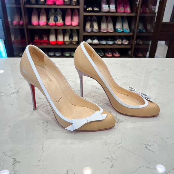 Christian Louboutin, beautiful beige heels with white bow, size 37.5 - Picture 4 of 13